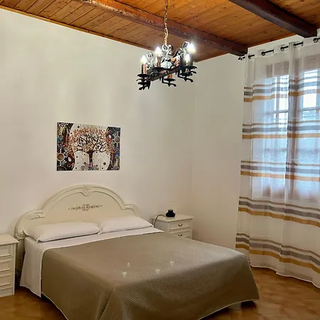 Garden Paradise Near The Sandy Beach, Parking & Wifi Holiday home