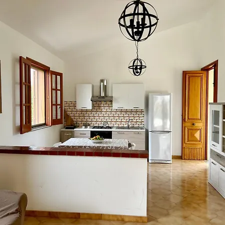 Garden Paradise Near The Sandy Beach, Parking & Wifi Feriehus Marina d'Avola