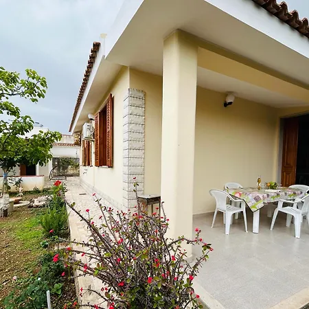 Garden Paradise Near The Sandy Beach, Parking & Wifi