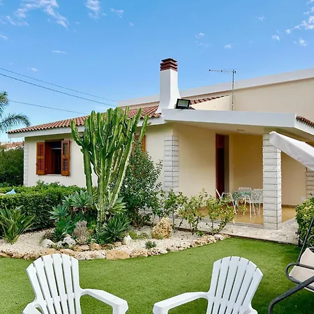 Garden Paradise Near The Sandy Beach, Parking & Wifi Holiday home *