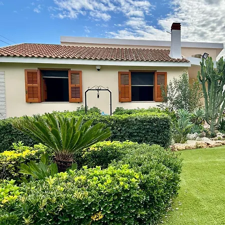 Garden Paradise Near The Sandy Beach, Parking & Wifi Holiday home *
