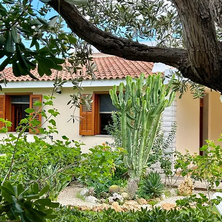 Garden Paradise Near The Sandy Beach, Parking & Wifi *